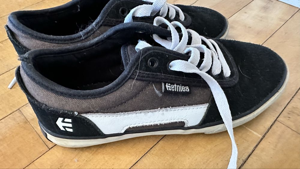 Tenis etnies como novos