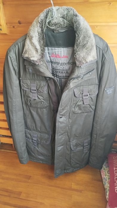 Куртка тёплая, состояние отличное, молнии работают