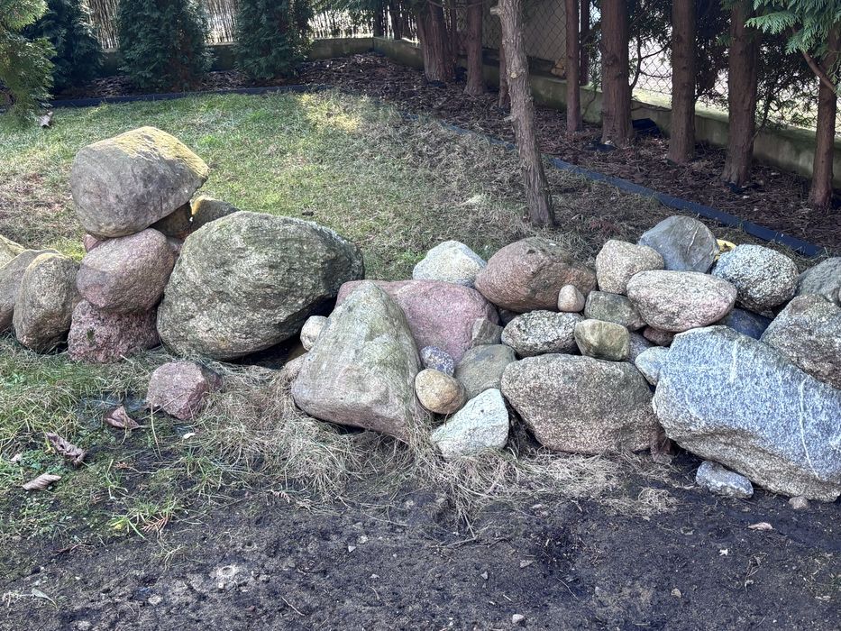 Oddam kamienie z ogrodu