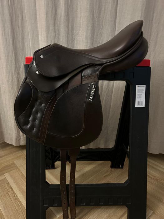 siodło skokowe Passier, model Carolina. Rozmiar siedziska: 17.5”