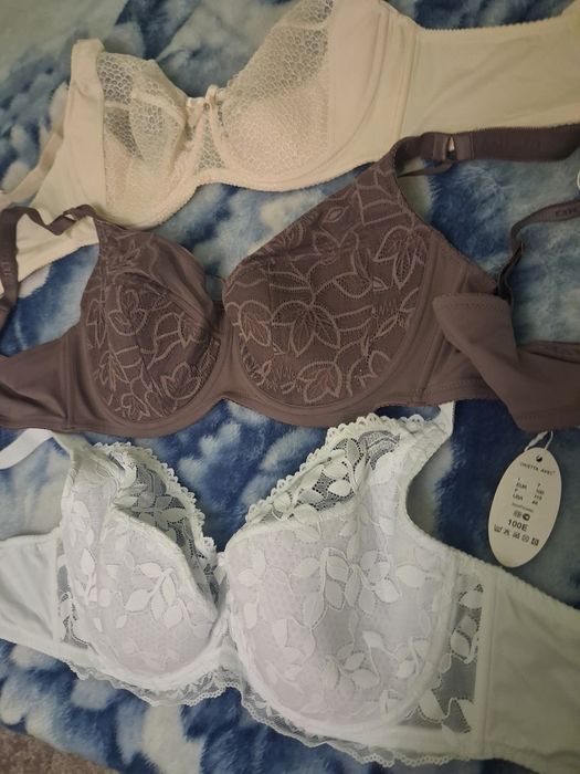 Бюст 100 Е Orietta avec