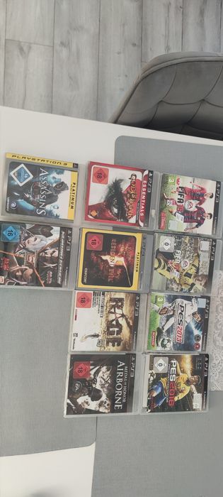 PlayStation 3 super slim 500GB, dwa kontrolery + 10 gier