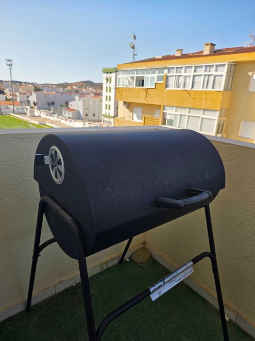 Churrasqueira/Barbecue a Carvão com Tampa + Função Fumeiro