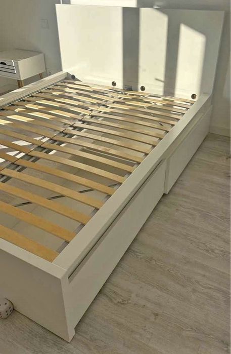 Cama King size com 4 gavetões largos