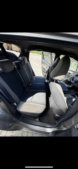 Toyota Yaris Hybrid Square Collection | Bateria híbrida NOVA com garantia até novembro de 2027