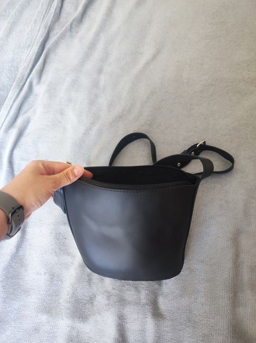 Нова шкіряна чорна сумка