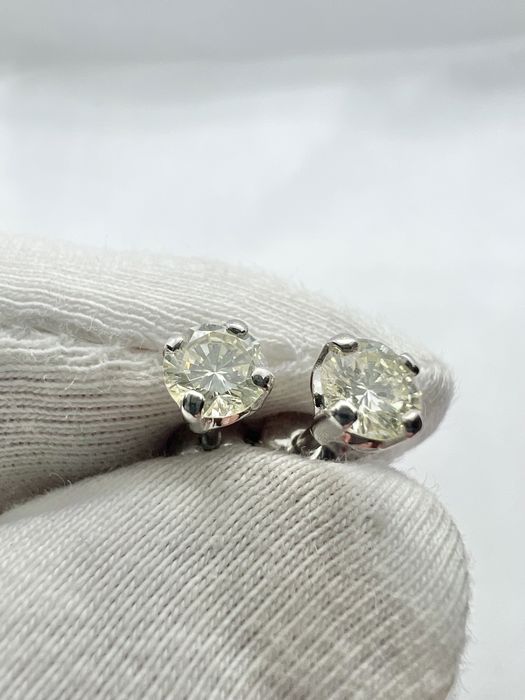 Золотые серёжки Пусеты с натуральными бриллиантами 0.88 карат. 1950$