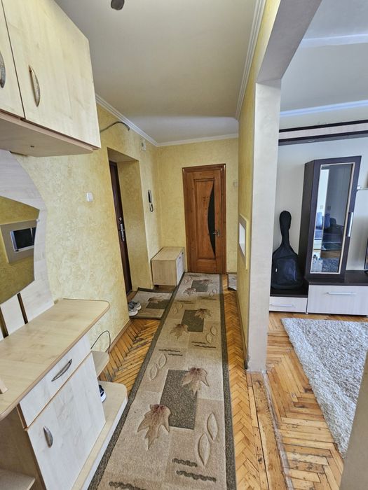 Квартира в продажі покращеного планування, в гарному жилому стані.