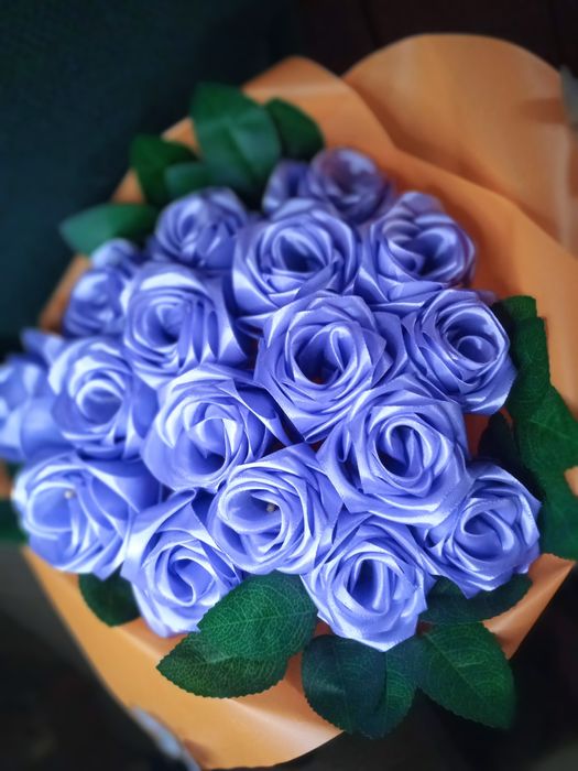 Букет роз из атласной ленты