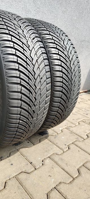 215/55/17 Pirelli para wielosezonowe jak Nowe