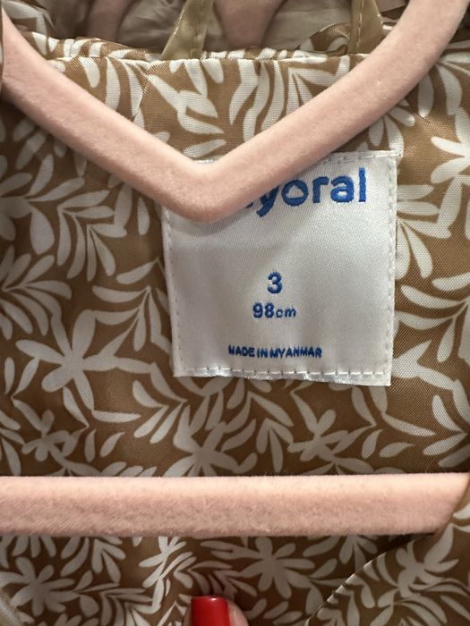 Дощовик на дівчинку