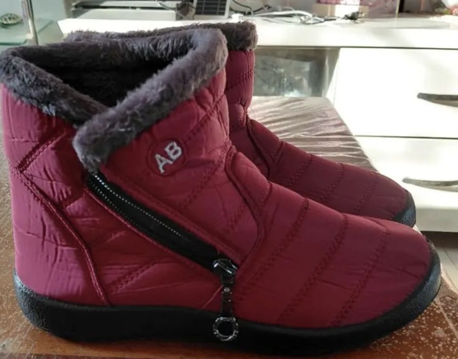 Теплі легенькі непромокаючі чобітки