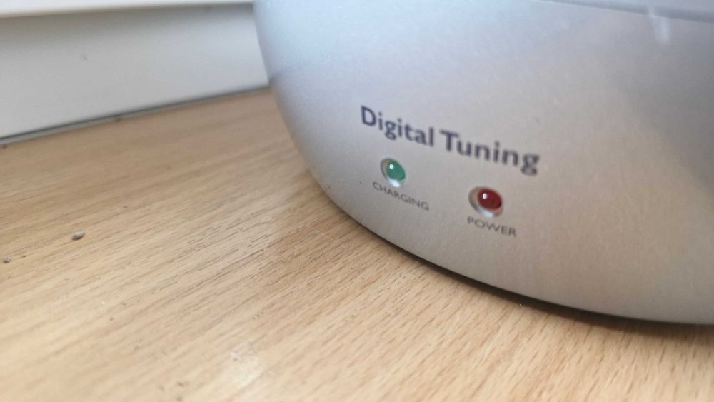 Bezprzewodowe słuchawki Philips ze stacją,  model  SBC HC 8652/8655