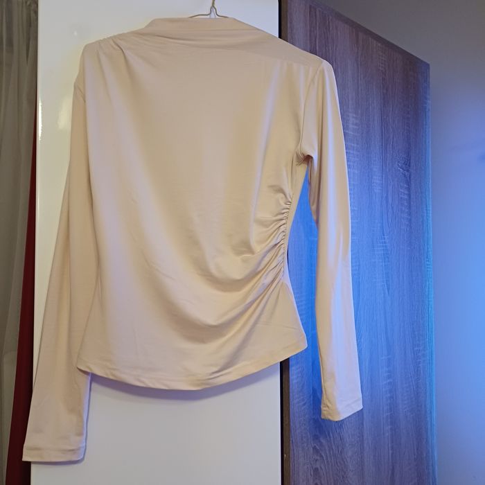 Bluzka jasno beżowa z marszczeniami