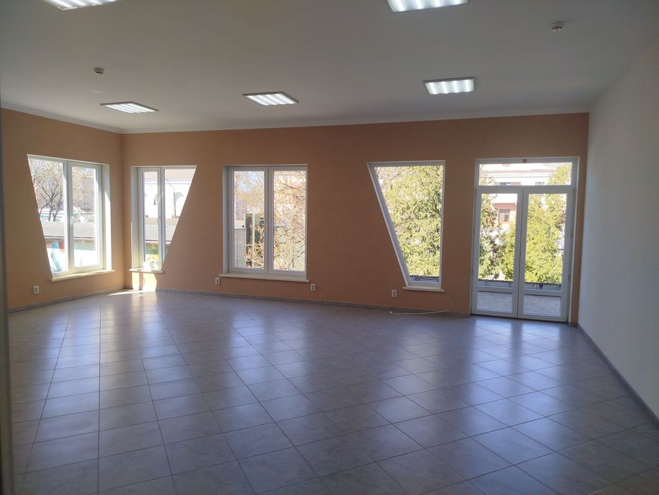 Оренда комерційних приміщень в м.Нововолинськ від 50 до300 м.кв.