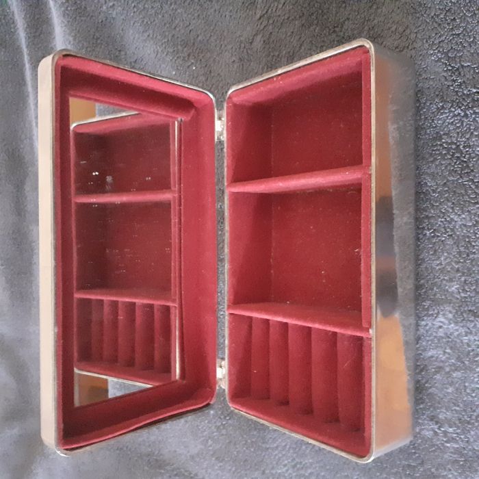 Guarda-joias em casquinha