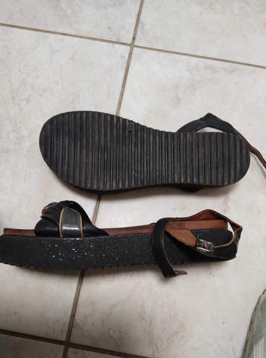 Розпродаж взуття reebok кросівки ugg угі натуральні босоніжки жіночі