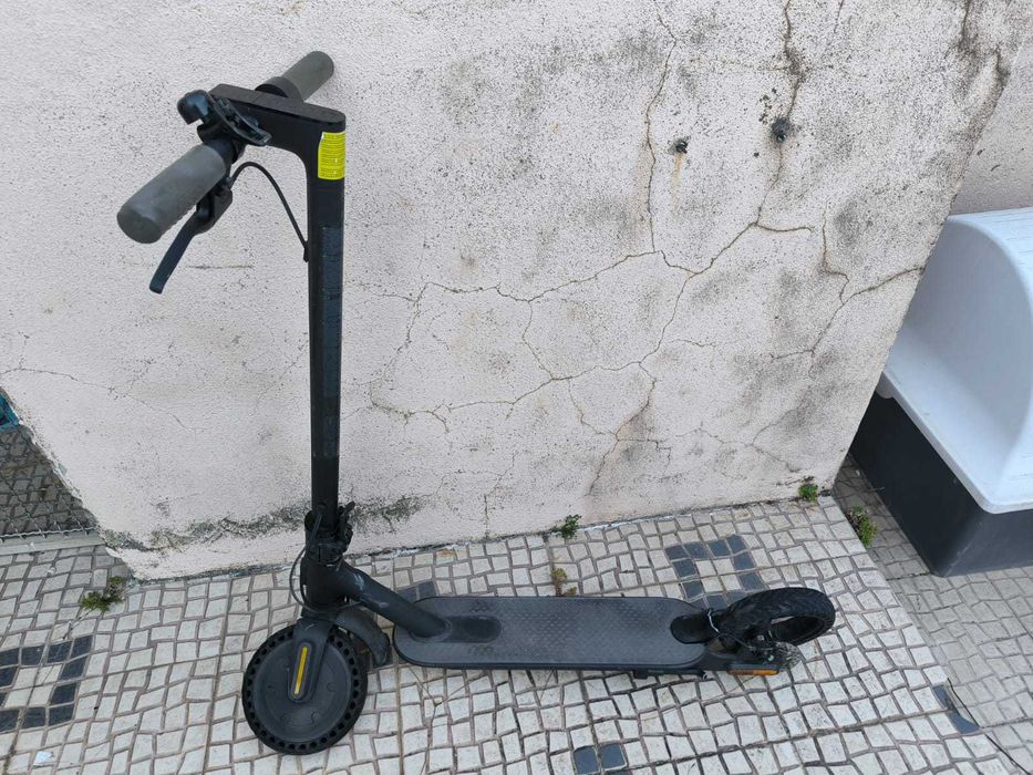 Trotinete Xiaomi — Para Peças / Avariada — Liga e Bateria a Funcionar