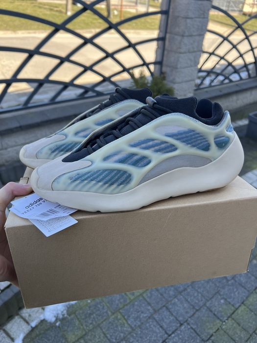 Yeezy 700 V3 Kyanite buty sneakersy niebieskie 44 2/3