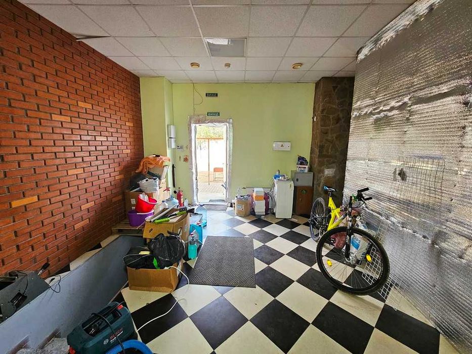 Виробничо-складське приміщення біля міжнародної автотраси Київ-Чоп...