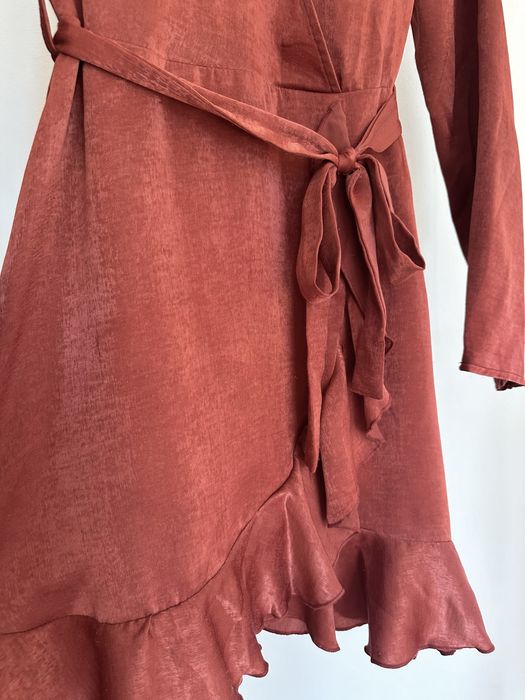 Ruda damska sukienka krótka falbanki kopertowy dekolt S 36 Missguided