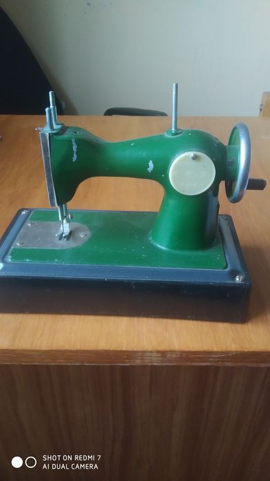 Дитяча швейна машинка.