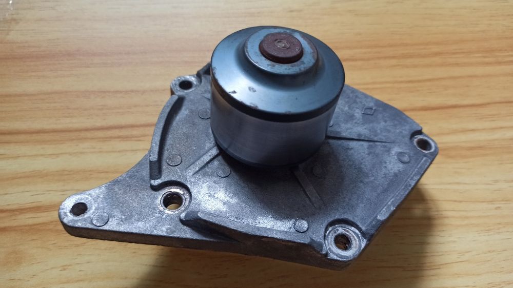 Помпа водяной насос INA для К9К 1.5 dci