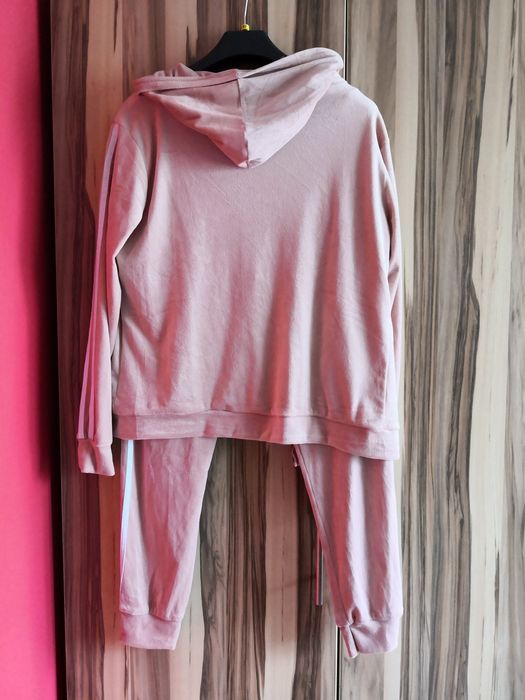 Dresy welurowe damskie