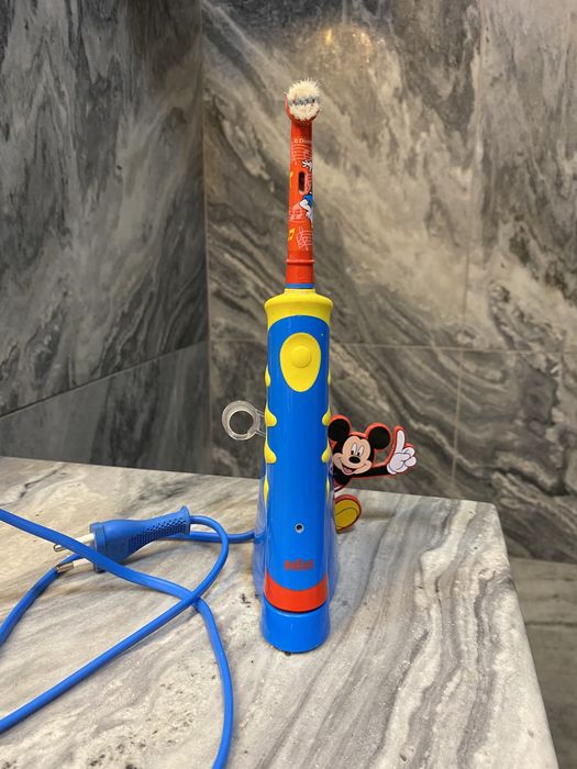 Escova eletrica mickey