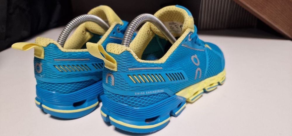 Бігові жіночі кросовки On Running Cloudflyer