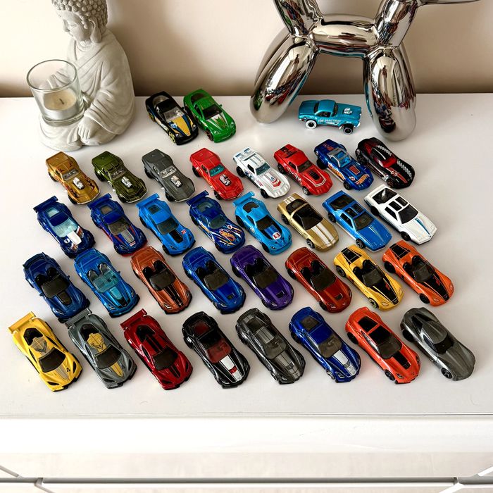 Hot Wheels DMC, Dodge, Camaro, Corvette,  Pontiac,  Volt, Mastretta