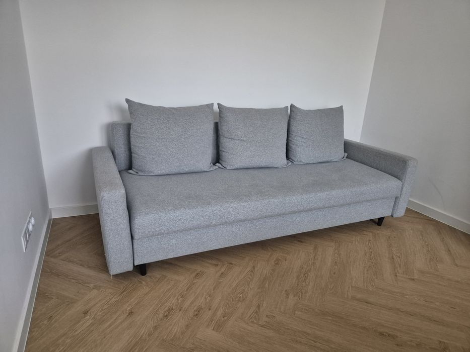 Szara sofa rozkładana Agata Meble "Kelly"