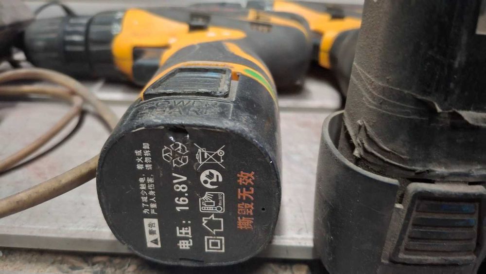 шуруповерт 4 шт акамуляторний