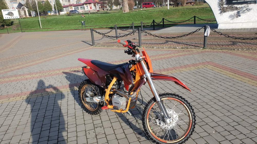 Продам мотоцикл 250куб