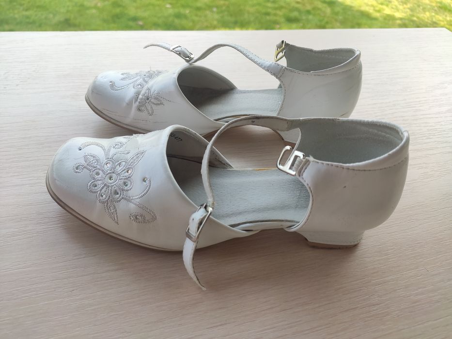 Buty komunijne, białe rozm.35