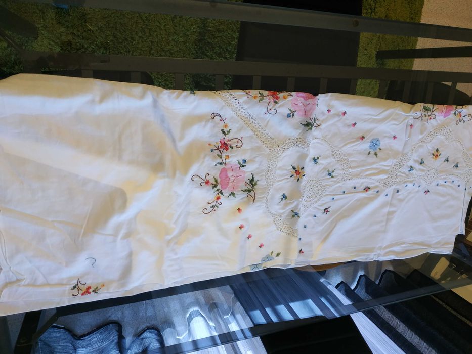 Toalha em linho bordada