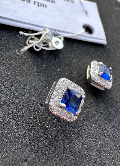 сережки пусети з лабораторним сапфіром. Срібні пусети. Сережки 925