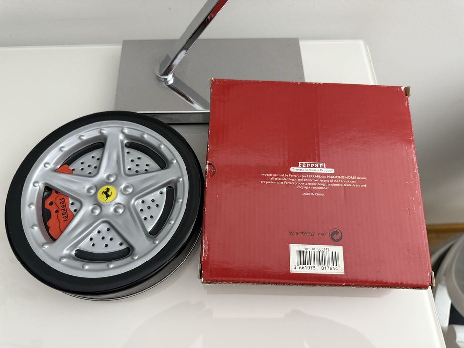 Ferrari Conjunto com Estojo, Caneta e Porta Chaves - NOVO