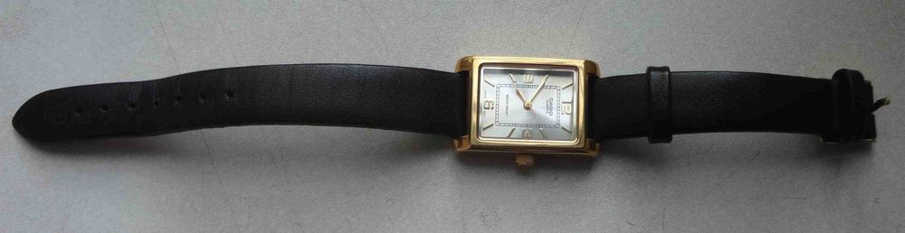 женские наручные часы Casio LTP-1234  с золотистым корпусом и браслетом