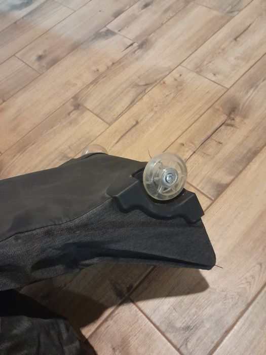 Валіза куплена в Німеччині.