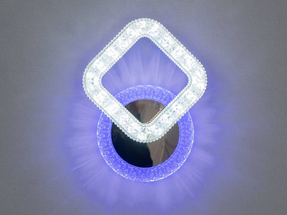 Продам люстри бра