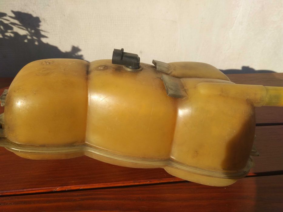 розширювальний бачок до дизельного двигуна Opel Omega 1995-2004