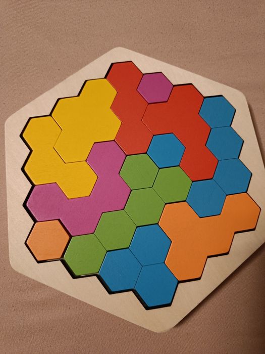 Drewniane puzzle hexagon