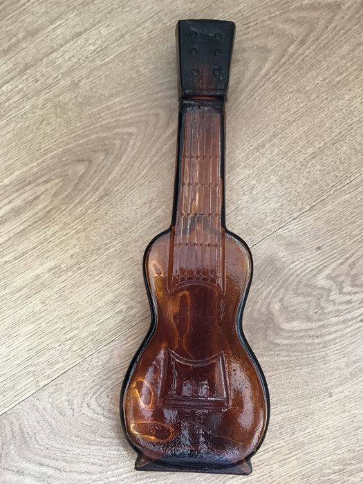Garrafa de vidro em forma de viola