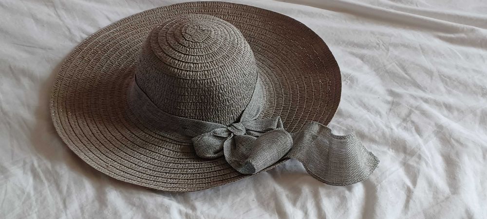 Tedi Pamela – to najbardziej precyzyjna nazwa dla kapelusza z bardzo szerokim, miękkim i często falującym rondem.