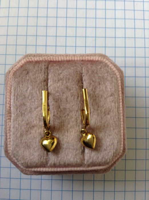 Серьги золото 333 детские интересные. 0.95 грамм.