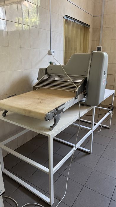 Тісторозкатка для слойки та будь яких видів тіста