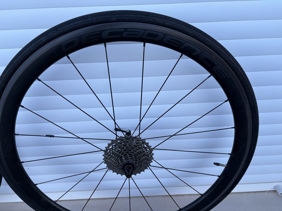 Rodas Carbono Premium CADEN deCADENce (Travão Pinça) c/ Pneus e Cassete