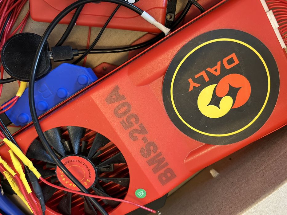 BMS плата DaLy Lifepo4 48V 16S 250A + Bluetooth + активний балансир 1А