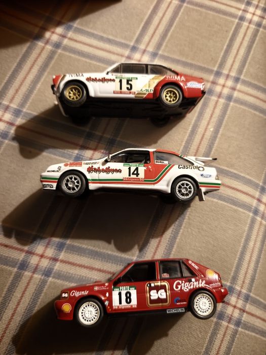 Carros miniaturas  escala1.43 rally só vendo  o conjunto
